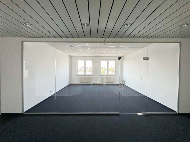 for lease - Interior Photo - Image 3 of 6