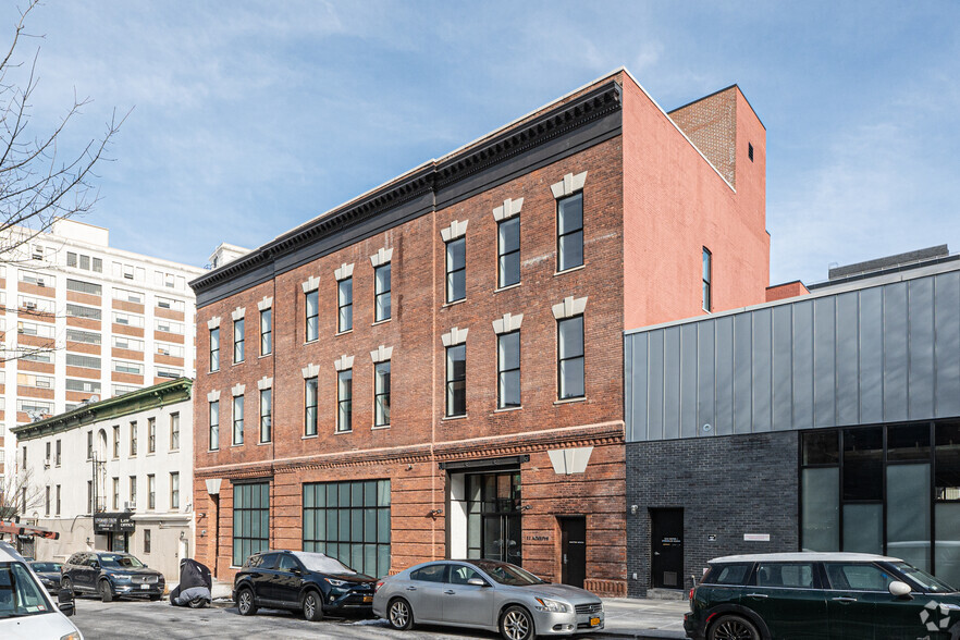 11-19 Adelphi St, Brooklyn, NY for lease - Primary Photo - Image 1 of 5