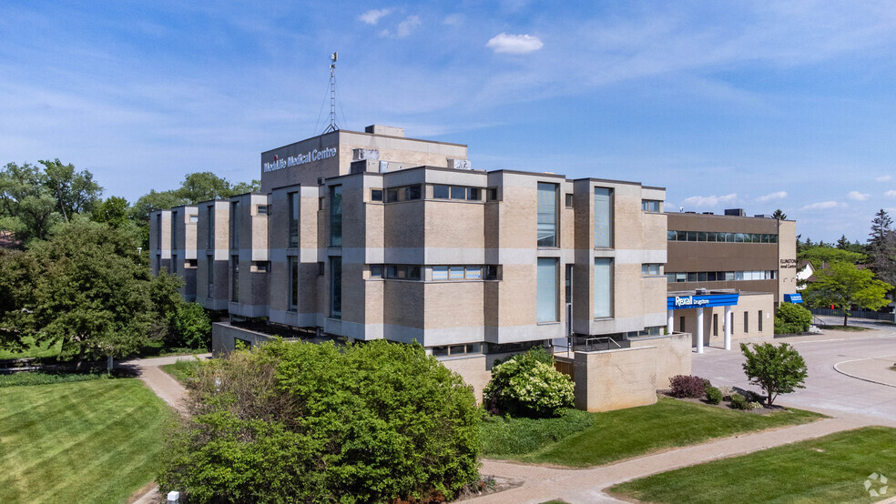 121 Wellington St W, Barrie, ON for lease - Primary Photo - Image 1 of 6