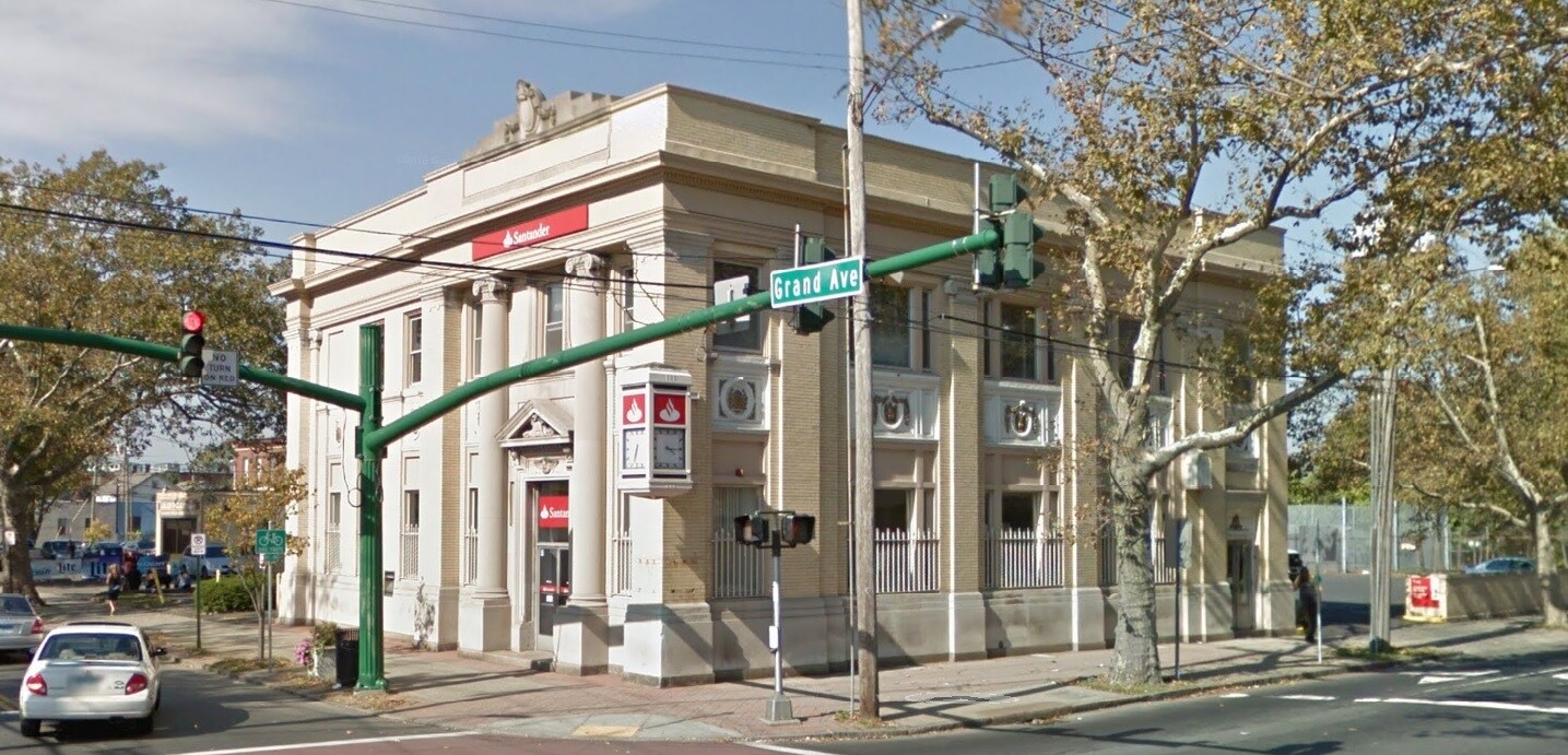 215 Grand Ave, New Haven, CT 06513 Sovereign Bank