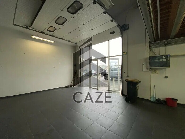 Flex in Parempuyre for lease - Interior Photo - Image 2 of 6