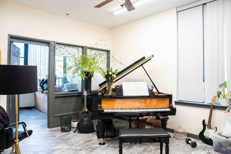 201 N Missouri Ave, Sedalia, MO for lease - Building Photo - Image 2 of 22