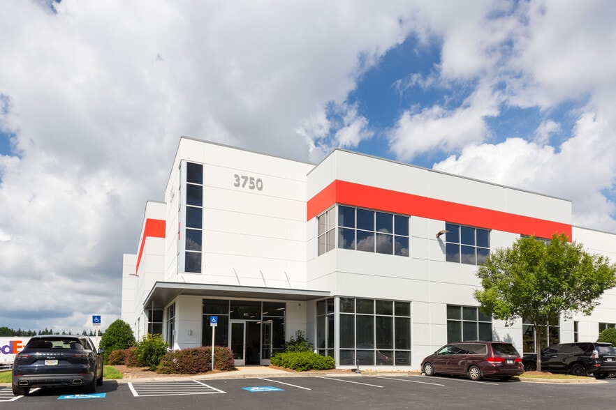 3750 Blue Ridge Dr, Buford, GA for lease - Building Photo - Image 1 of 5