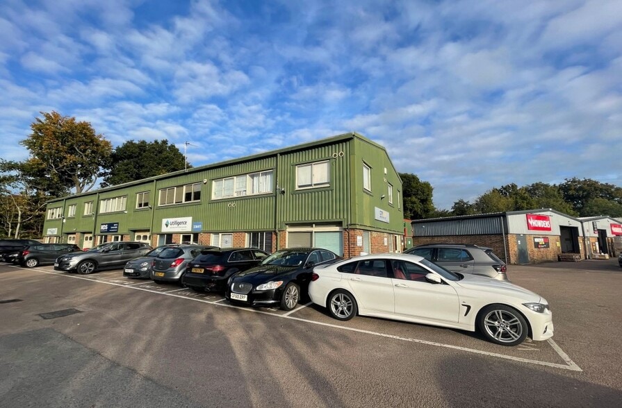 Bridge Rd, Haywards Heath for sale - Primary Photo - Image 1 of 1