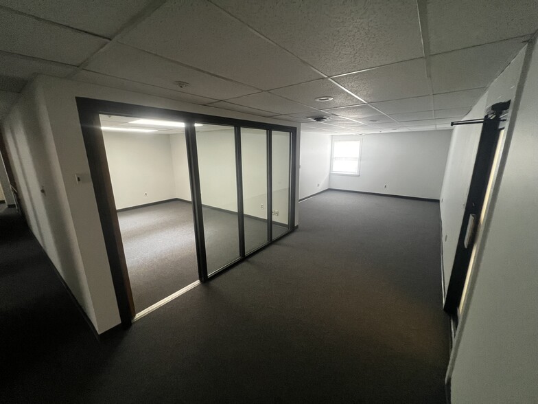 30 Boston Post Rd, Wayland, MA for lease - Interior Photo - Image 2 of 8