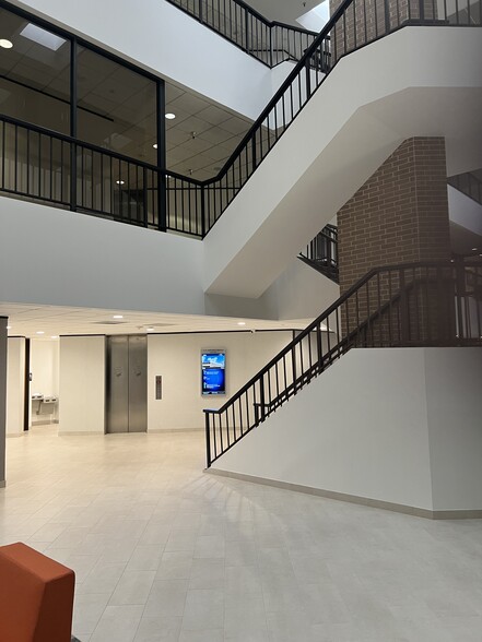 13101 Northwest Fwy, Houston, TX for lease - Interior Photo - Image 3 of 8