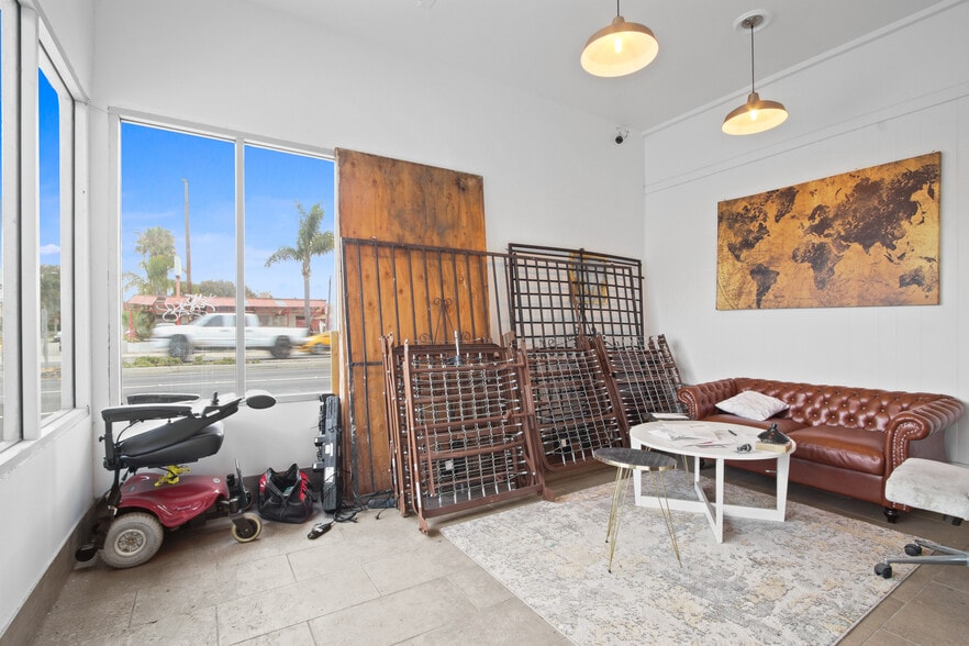 4686-4688 W Imperial Hwy, Inglewood, CA for sale - Building Photo - Image 3 of 11