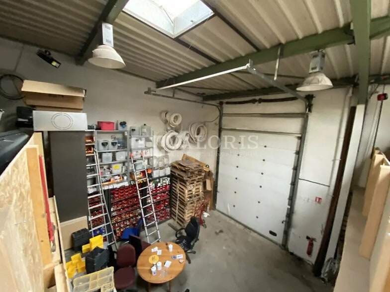 Flex in Vénissieux for lease - Interior Photo - Image 3 of 10