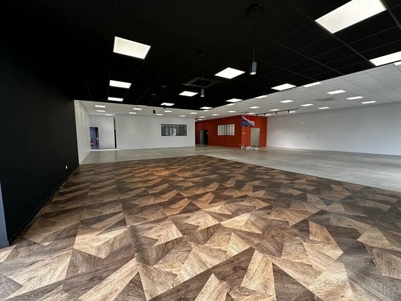 Retail in Lons for lease - Interior Photo - Image 3 of 12