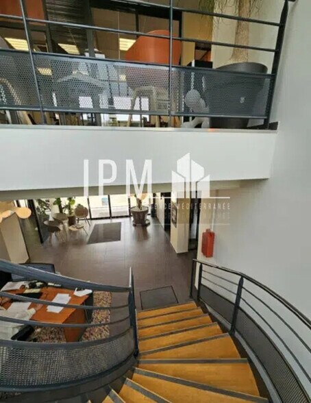 Office in Solliès-Ville for lease - Interior Photo - Image 2 of 5