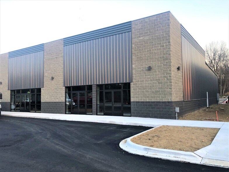 7755 Highland Rd, White Lake, MI for sale - Building Photo - Image 1 of 1