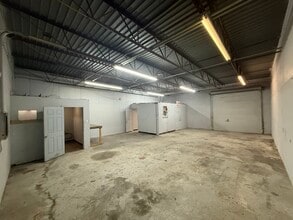 1229 Colorado Ln, Arlington, TX for lease Interior Photo- Image 2 of 4