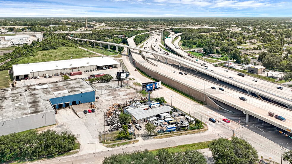 3803 Eastex Fwy, Houston, TX for sale - Building Photo - Image 3 of 15