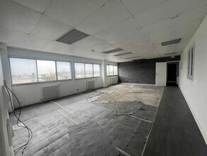 12 Rue Robert Moinon, Goussainville for lease Building Photo- Image 2 of 2