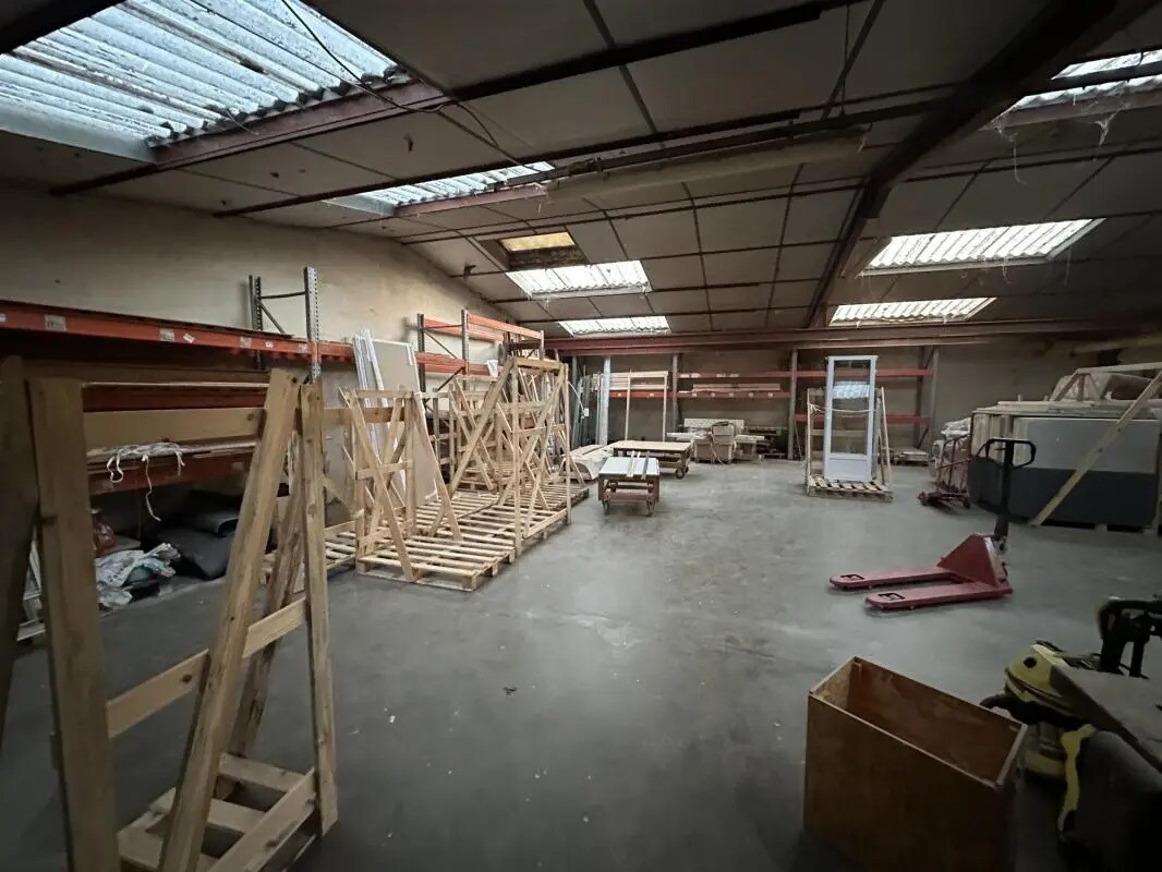 Industrial in Dammarie for lease Building Photo- Image 1 of 14