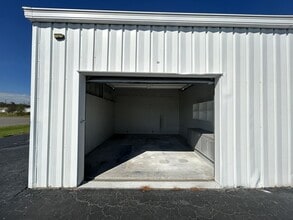 6043 Deacon Rd, Sarasota, FL for lease Interior Photo- Image 2 of 7