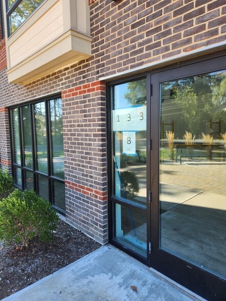 133 S East St, Amherst, MA for lease - Building Photo - Image 3 of 6