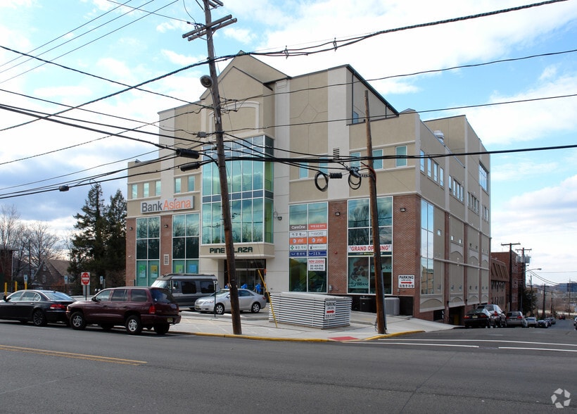 7 Broad Ave, Palisades Park, NJ for sale - Building Photo - Image 3 of 6