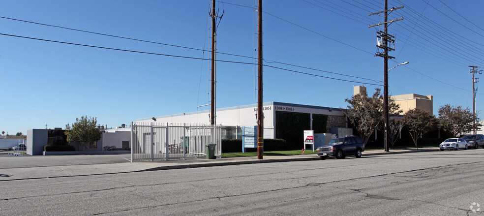 13001-13051 Bradley Ave, Sylmar, CA for lease - Building Photo - Image 3 of 4