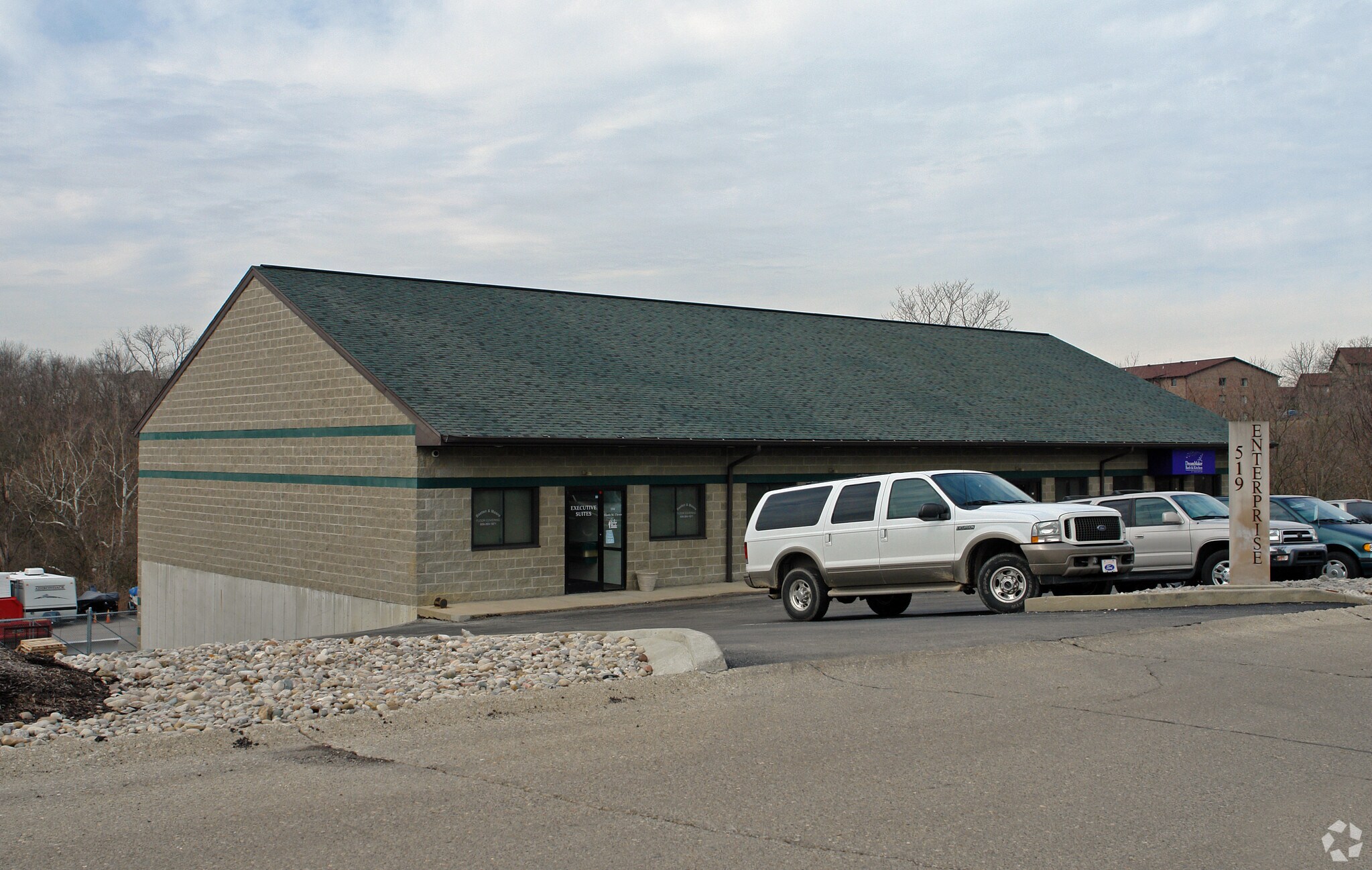 519 Enterprise Dr, Crescent Springs, KY for lease Primary Photo- Image 1 of 3