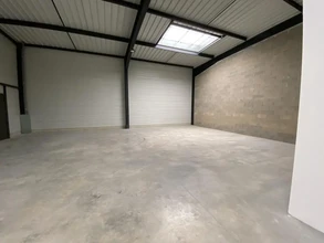Flex in Dreux for lease Building Photo- Image 2 of 8