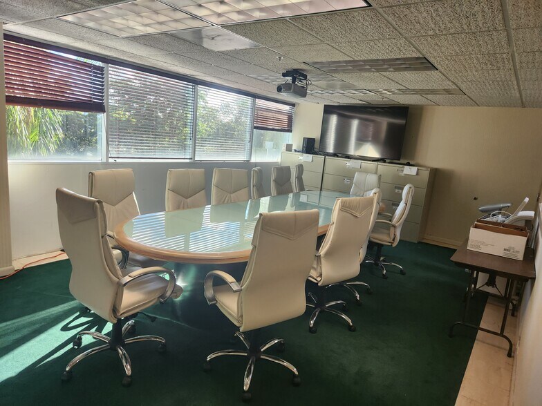 1111 Park Centre Blvd, Miami Gardens, FL for lease - Building Photo - Image 2 of 29