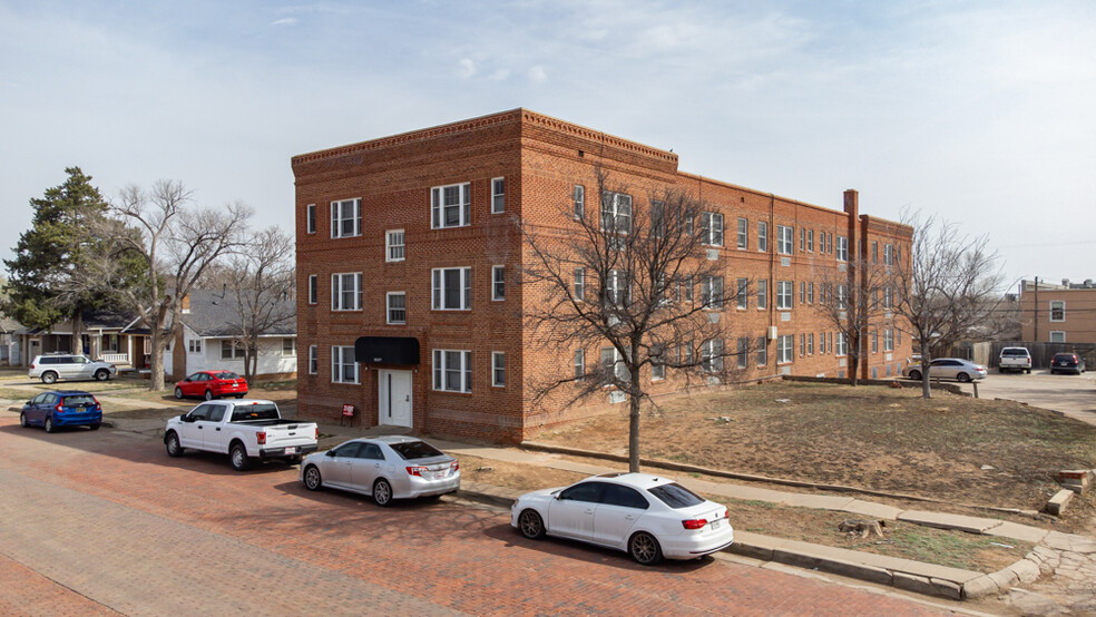 Amarillo Portfolio portfolio of 8 properties for sale on LoopNet.com - Building Photo - Image 1 of 13