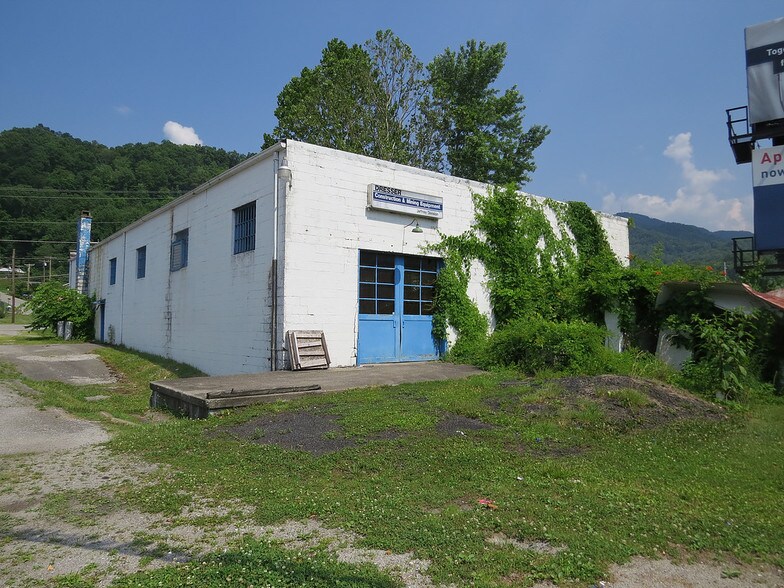 494 Skidmore Dr, Harlan, KY 40831