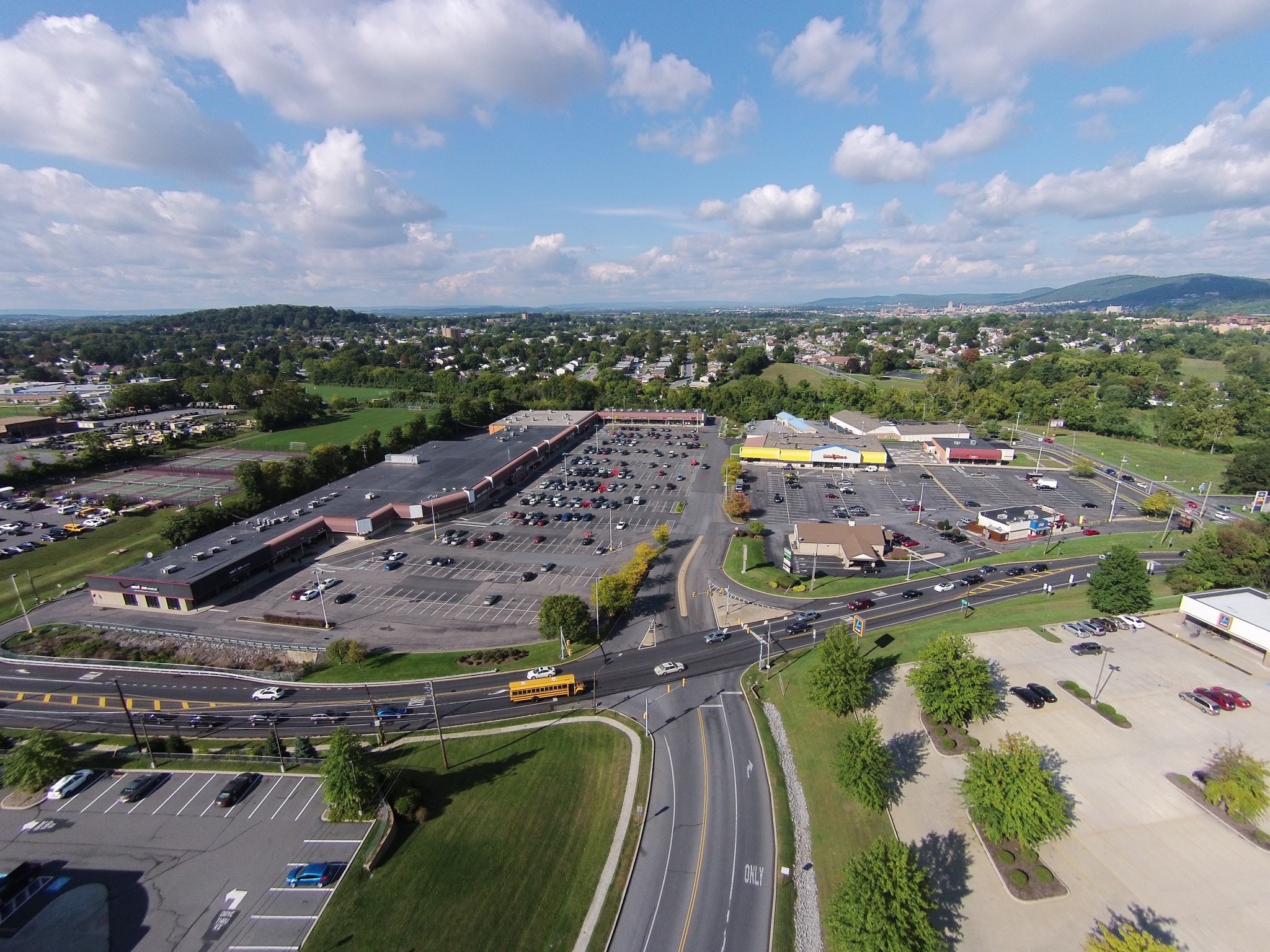 100-690 Kenhorst Plz, Reading, PA for lease Building Photo- Image 1 of 2