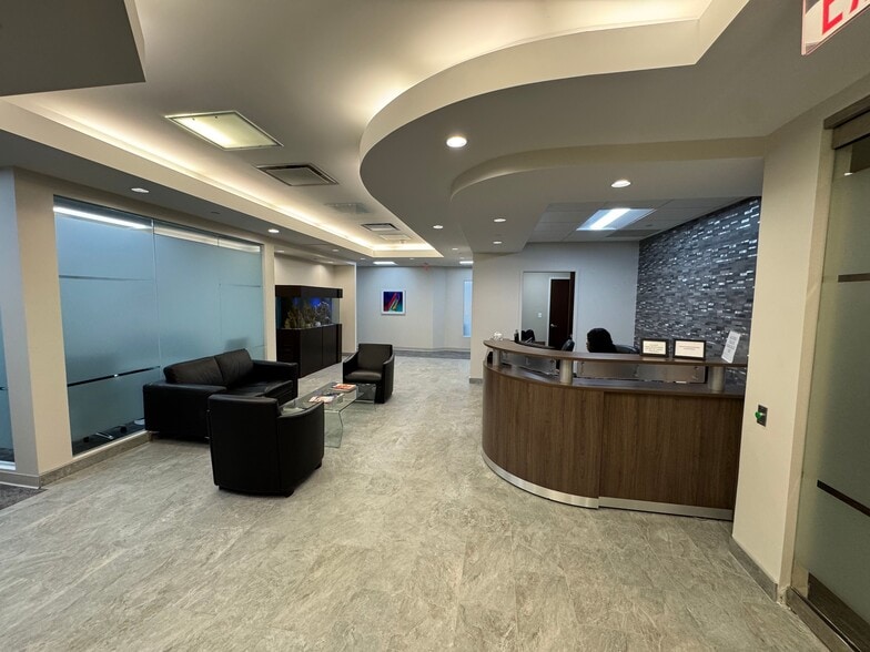 800 Westchester Ave, Rye Brook, NY for lease - Interior Photo - Image 3 of 16