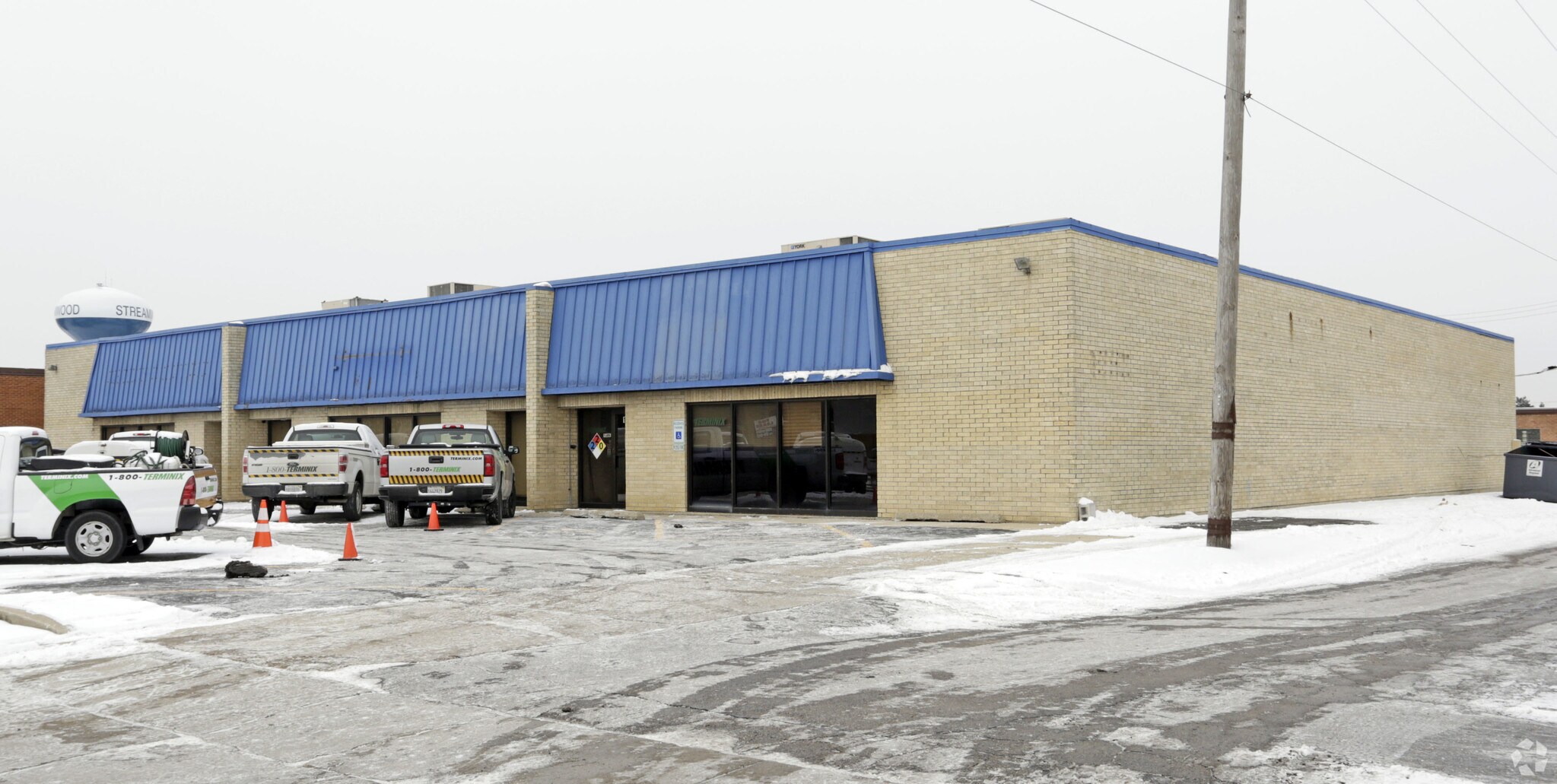 1546-1550 Burgundy Pky, Streamwood, IL for lease Primary Photo- Image 1 of 11