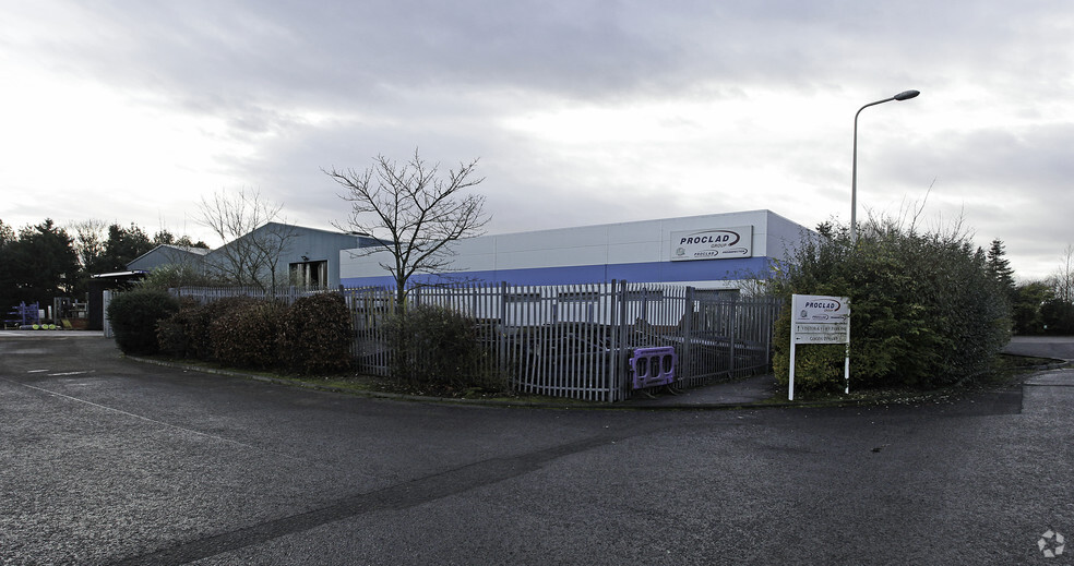 FIFE INDUSTRIAL INVESTMENT PORTFOLIO portfolio of 3 properties for sale on LoopNet.com - Primary Photo - Image 2 of 3