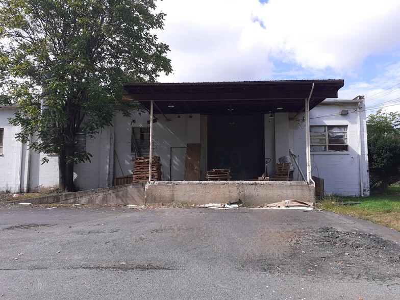 20 Industrial Pl, Middletown, NY for lease - Building Photo - Image 3 of 18