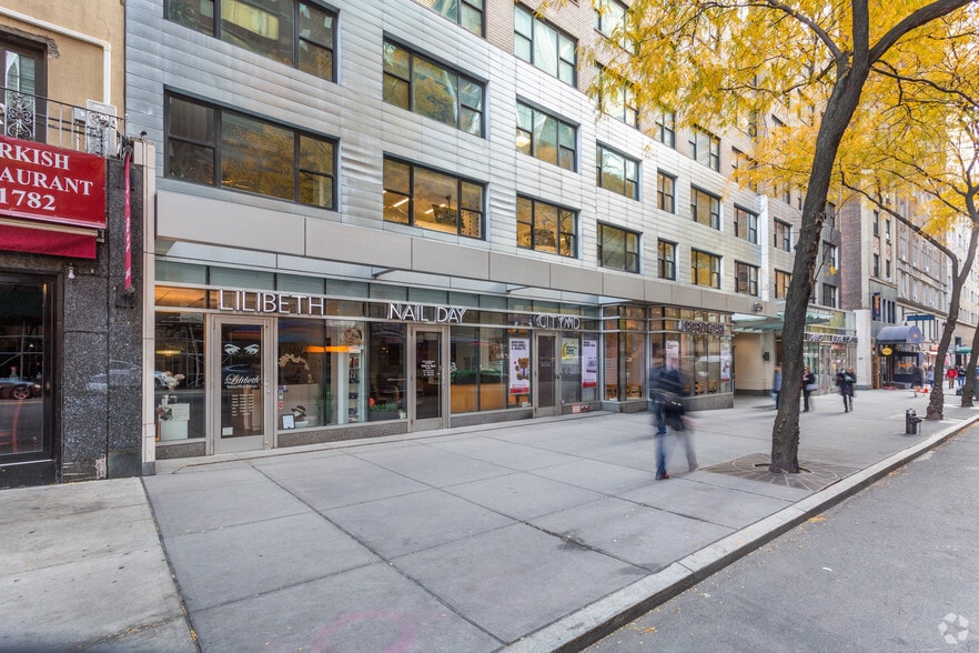 330 W 58th St, New York, NY for lease - Building Photo - Image 3 of 43