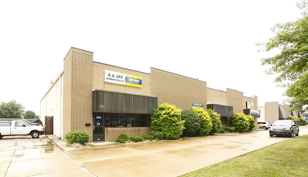 20101-20109 Northline Rd, Taylor, MI for lease - Building Photo - Image 1 of 1