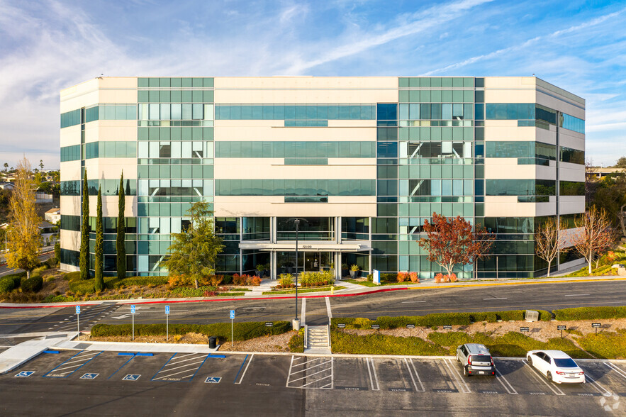 5140-5150 W Goldleaf Cir, Los Angeles, CA for lease - Building Photo - Image 1 of 6