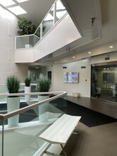 1760 S Telegraph Rd, Bloomfield Hills, MI for lease Lobby- Image 2 of 7