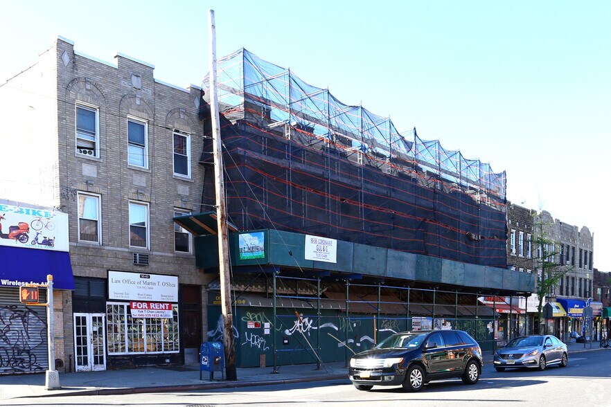 9060 Corona Ave, Flushing, NY for sale - Primary Photo - Image 1 of 1