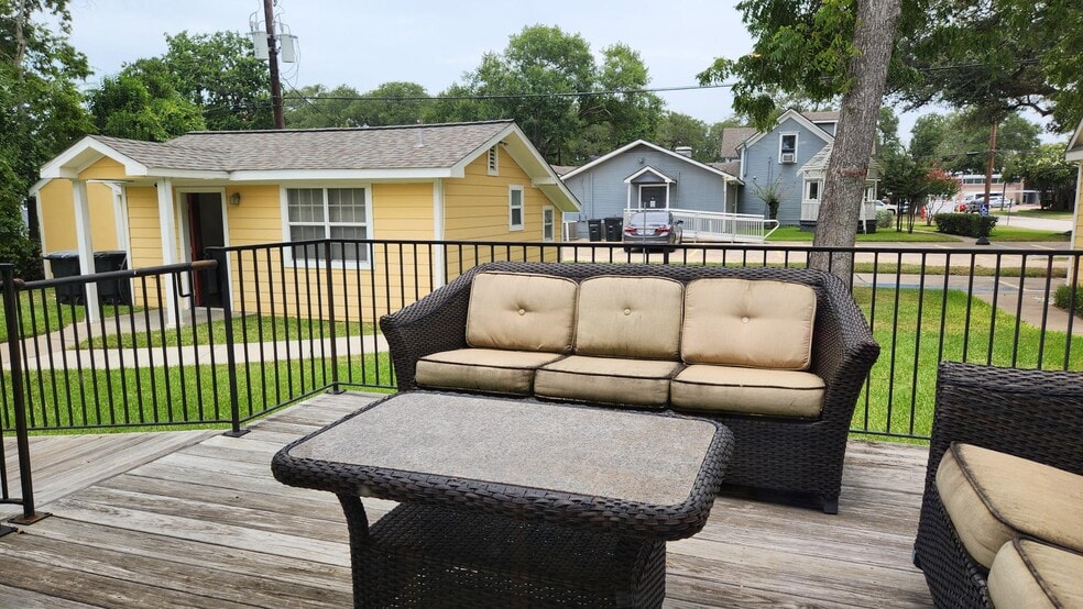 5702 4th St, Katy, TX for lease - Building Photo - Image 2 of 18