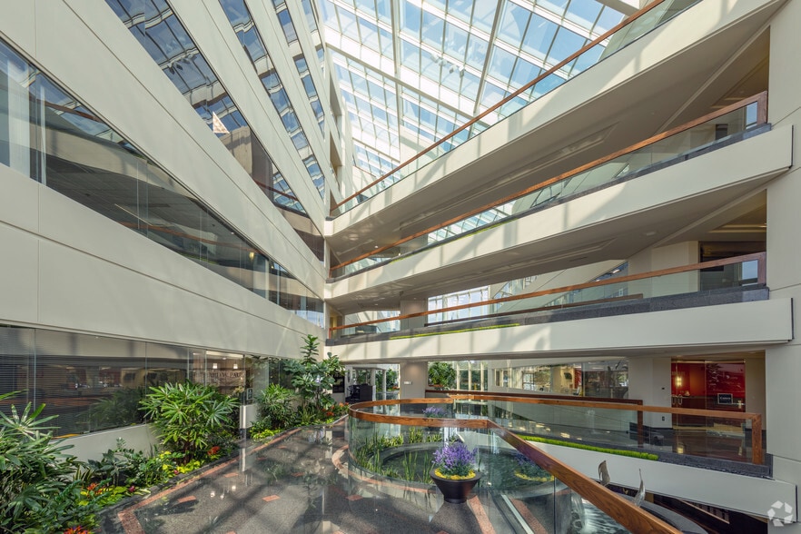 39555 Orchard Hill Pl, Novi, MI for lease - Building Photo - Image 3 of 11