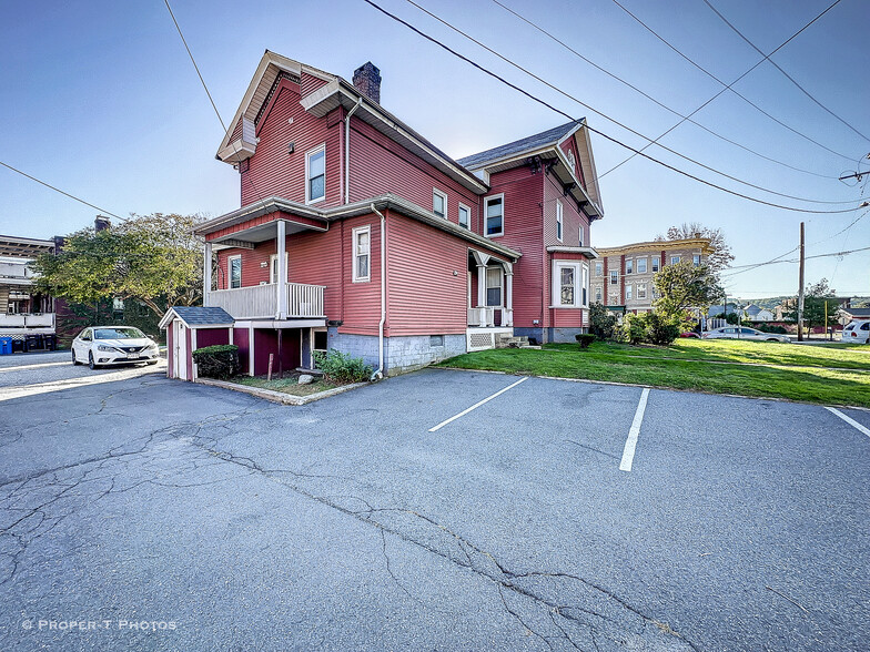 512 Pleasant St, Holyoke, MA for lease - Building Photo - Image 3 of 7