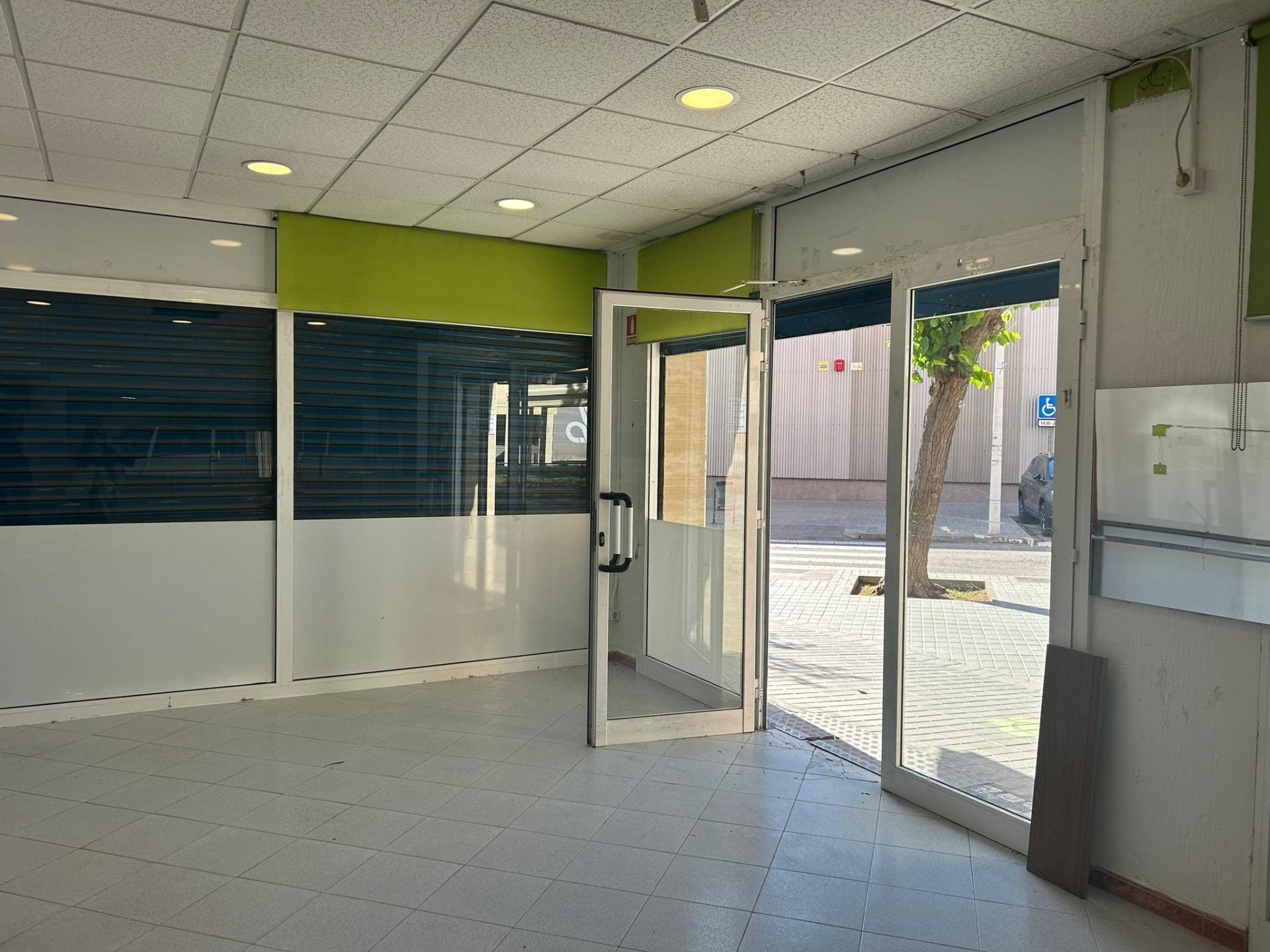 Retail in Sant Andreu de la Barca, Barcelona for lease Interior Photo- Image 1 of 6