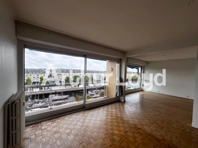 Office in Caen for lease - Interior Photo - Image 2 of 7