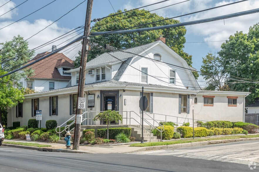 158 Hempstead Ave, Lynbrook, NY for sale - Primary Photo - Image 1 of 1