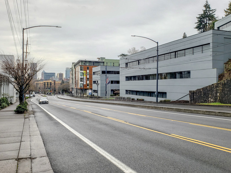 2110 SW Jefferson St, Portland, OR for lease - Building Photo - Image 3 of 26