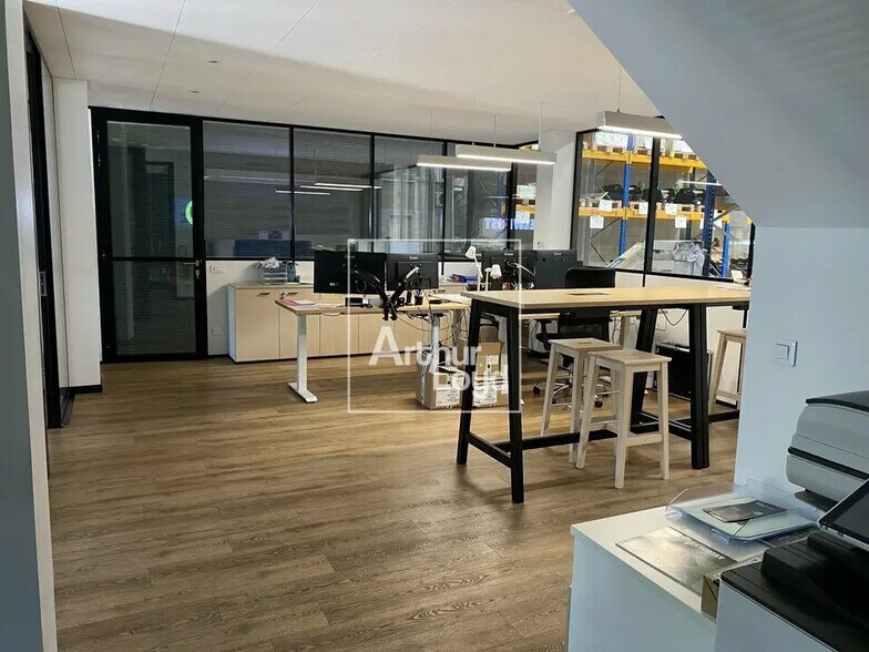 Office in Chilly-Mazarin for lease - Interior Photo - Image 2 of 6