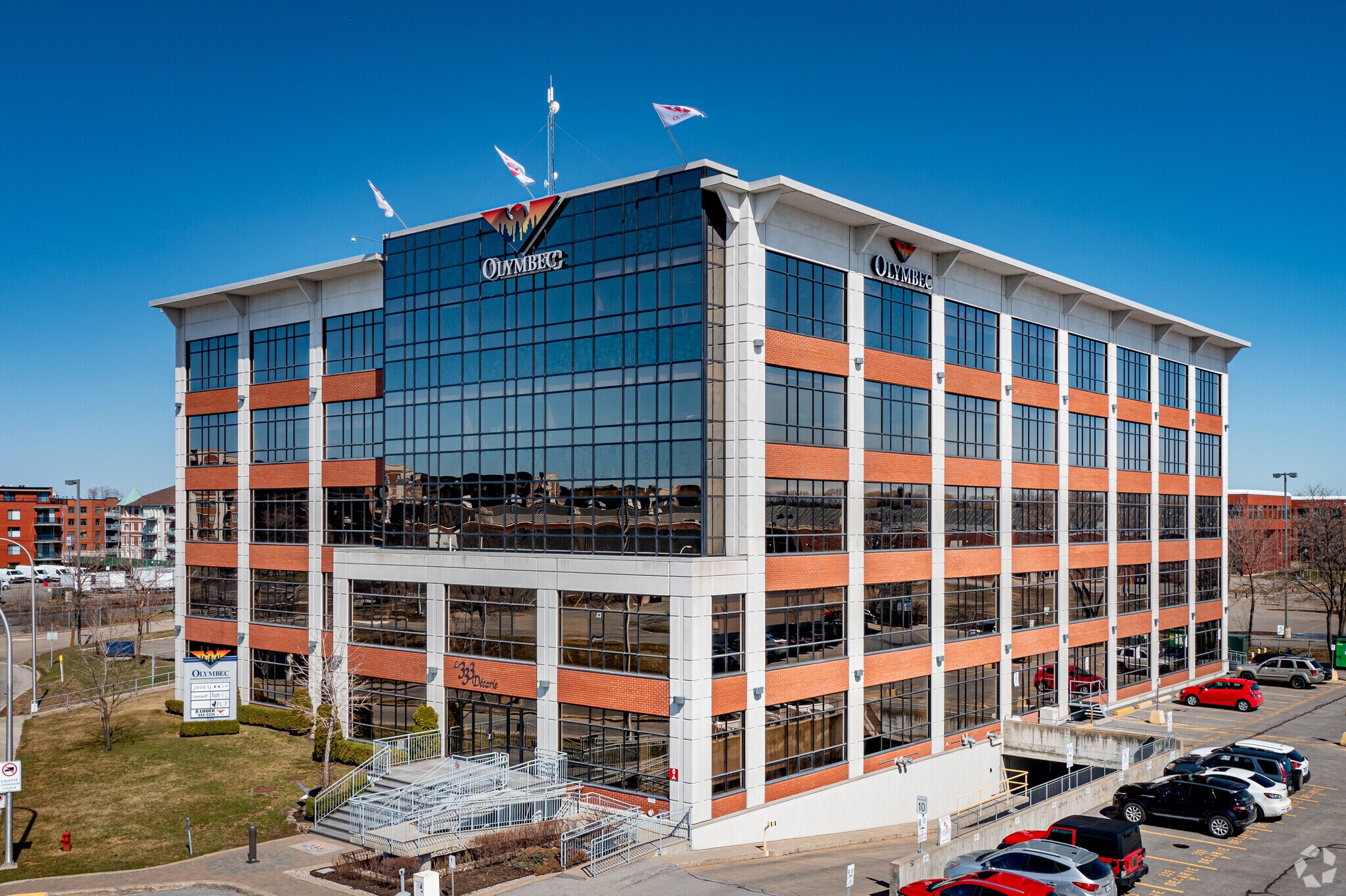 333 Boul Décarie, Montréal, QC for lease Primary Photo- Image 1 of 4