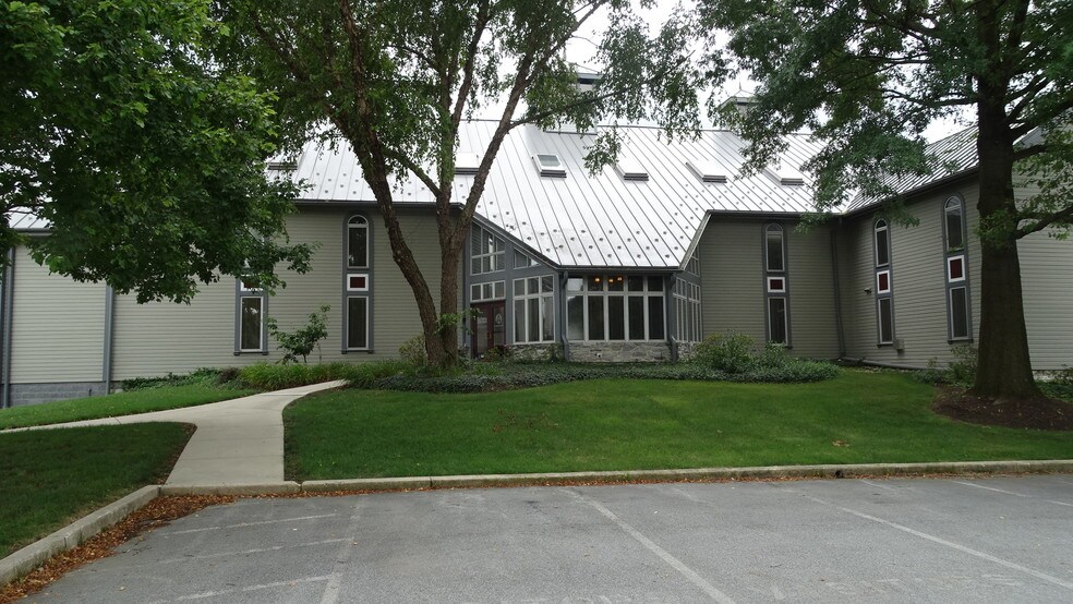 3687 Concord Rd, York, PA 17402