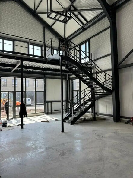 Flex in Groslay for lease - Interior Photo - Image 3 of 7