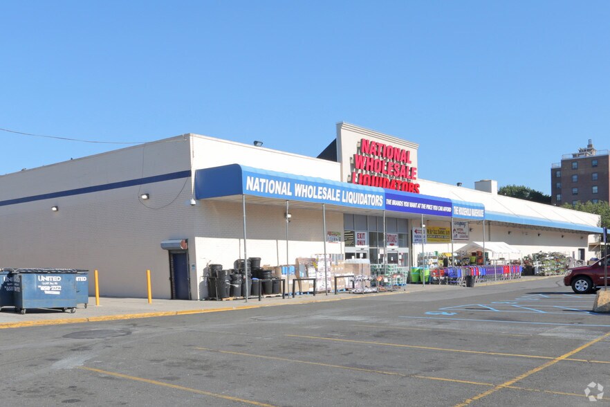 7101 Kissena Blvd, Flushing, NY 11367